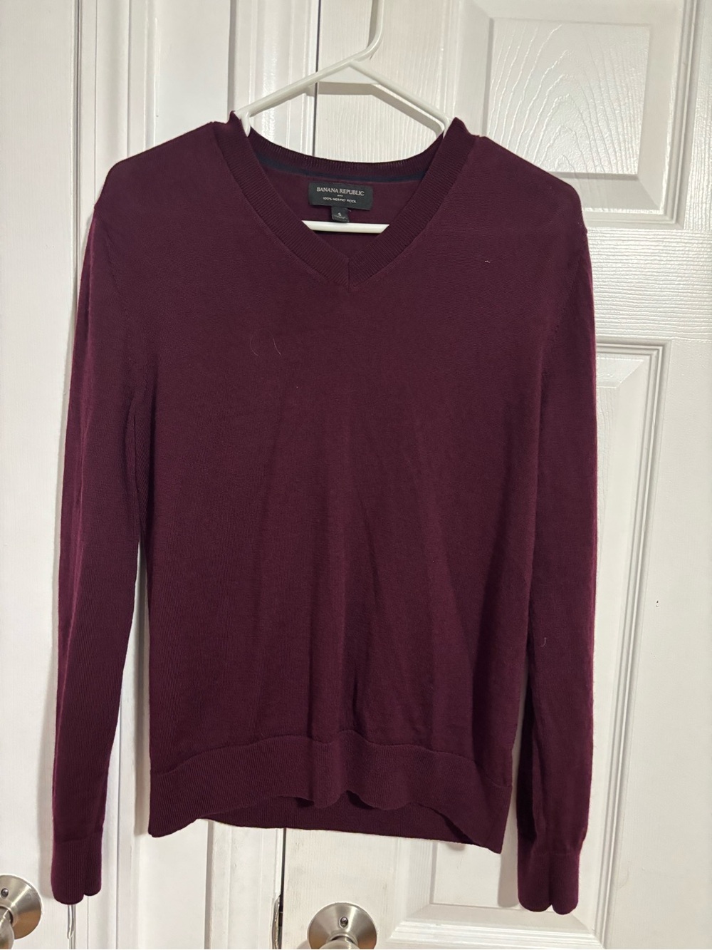 Banana Republic Women's V-Neck Sweater in Wine